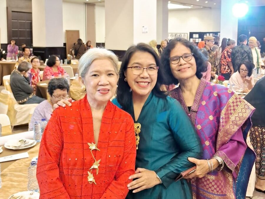 Chairwoman in the center of the picture (Chairwoman: Rev. Magyolin Carolina Tuasuun), flanked by two members of the National Committee on Violence Against Women .